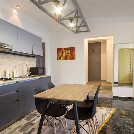 4 Bedroom Apartment On Liberty Square ティビリシ エクステリア 写真