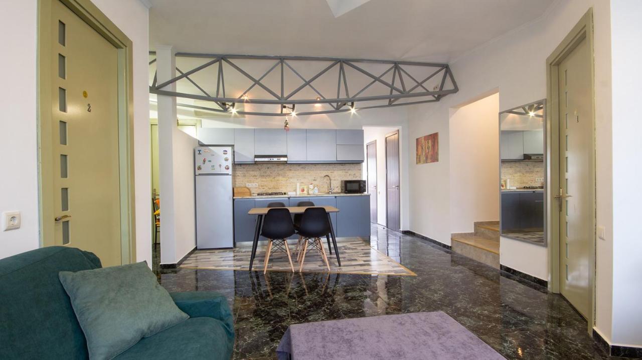 4 Bedroom Apartment On Liberty Square ティビリシ エクステリア 写真