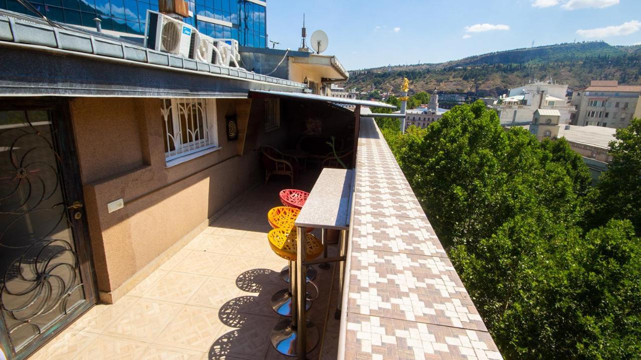 4 Bedroom Apartment On Liberty Square ティビリシ エクステリア 写真