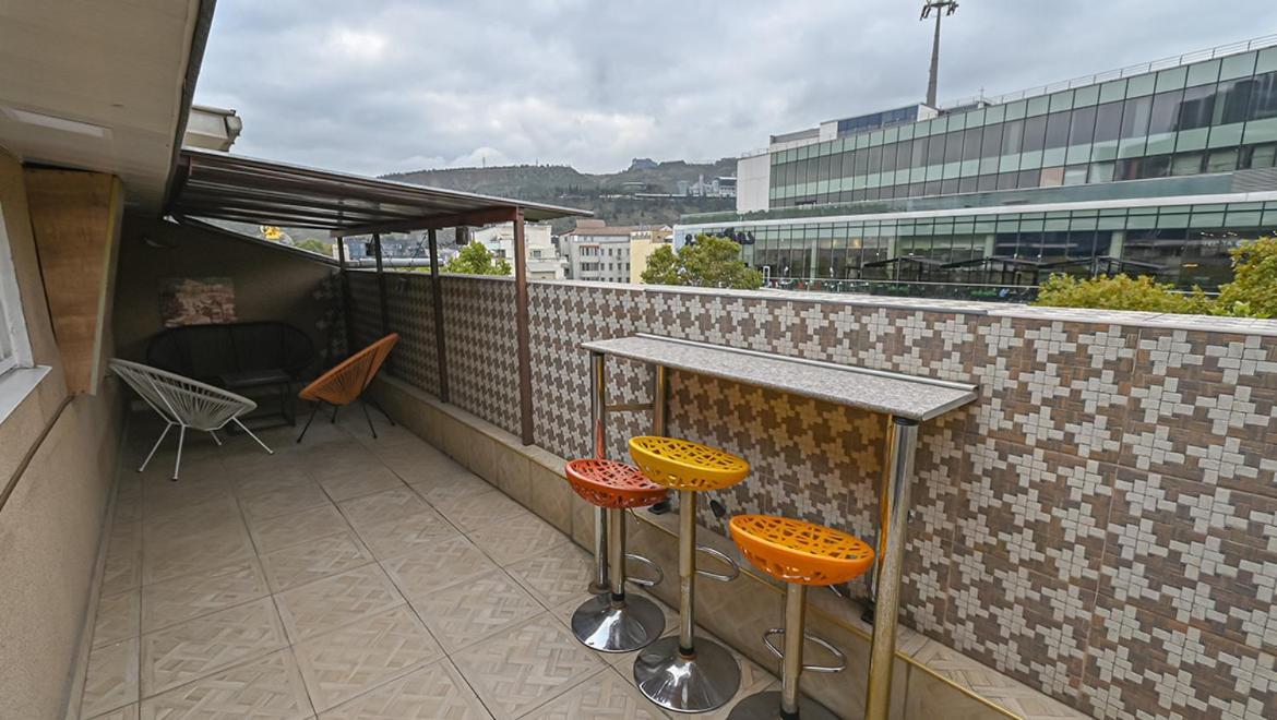 4 Bedroom Apartment On Liberty Square ティビリシ エクステリア 写真