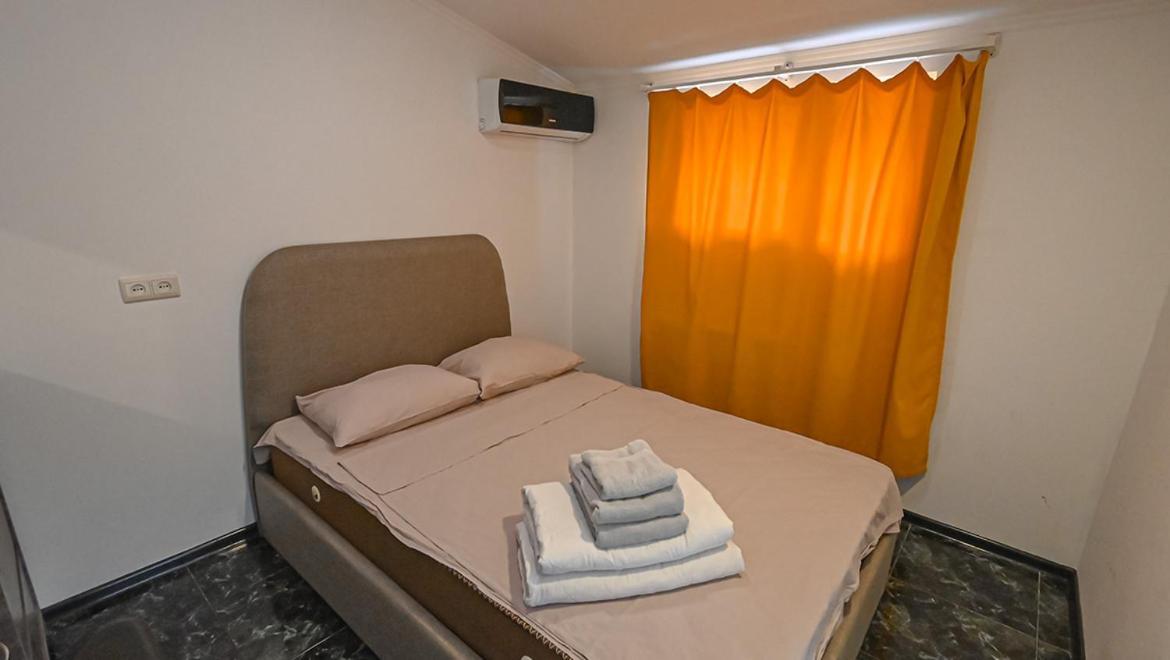 4 Bedroom Apartment On Liberty Square ティビリシ エクステリア 写真