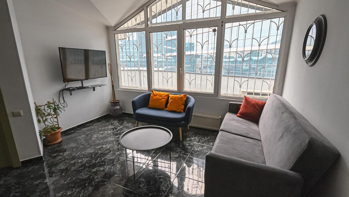 4 Bedroom Apartment On Liberty Square ティビリシ エクステリア 写真